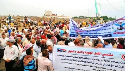 لجنة المتقاعدين العسكريين في مدينة عدن تدرس خيارات العودة الى التصعيد بعد تعثر تفاهمات منسقة مع المحافظ احمد لملس.