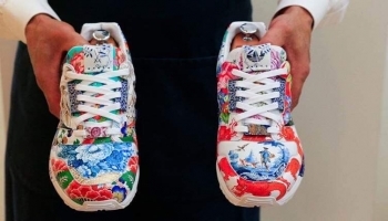 زوج من الاحذية يباغ بمليون دولار