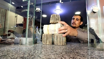 توقف عمليات المصارفة في اسواق مدينة عدن مساء اليوم الثلاثاء