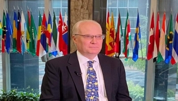 ليندركينج يقول ان بلاده تعترف بالحوثي "طرفا شرعيا" في المفاوضات ويحذر من توقف مزيد المساعدات