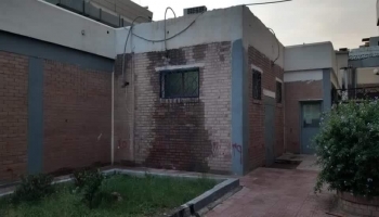 توقف عدد من اقسام مستشفى الثورة العام بصنعاء بسبب تسرب مياه الامطار