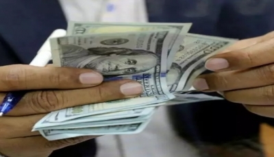 الريال يستقر عند ادنى مستوى له لليوم الثاني رغم القيود الحكومية على اسواق الصرف الموازية