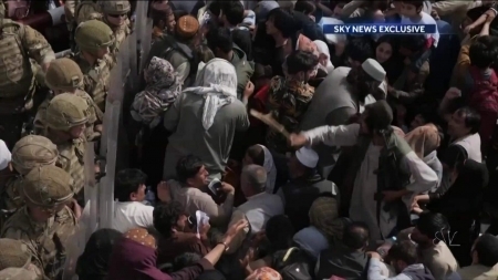 يقول أحد الموظفين المحليين في سفارة واشنطن: "سيكون من الأفضل الموت تحت رصاصة طالبان".