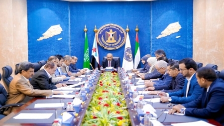 الانتقالي الجنوبي يخفض لهجته التصعيدية ويبدي تفاؤلا حذرا بالتقارب "العربي الخليجي"