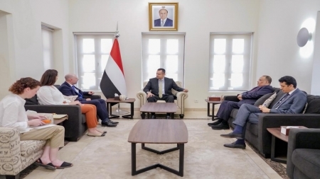 الحكومة اليمنية ترى في وقف اطلاق النار عاملا رئيسا لتنفيذ اتفاق الهدنة مع الحوثيين