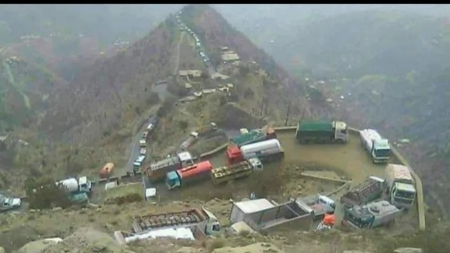 جماعة الحوثيين تلوح بالاعلان عن اجراءات احادية بشأن المعابر المغلقة في تعز ومدن اخرى