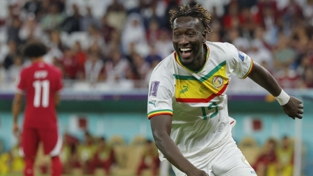 رغم تحسن الأداء.. قطر المضيفة للمونديال تقترب من توديع المسابقة بعد هزيمة جديدة ضد السنغال