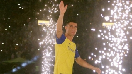 كريستيانو رونالدو يقول انه تلقى عروضا من أندية أوروبية قبل الانضمام إلى النصر السعودي