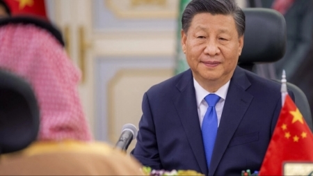 شي جينبينغ ومحمد بن سلمان يؤكدان تعزيز علاقات بلديهما ومواصلة المحادثات بين المملكة وإيران