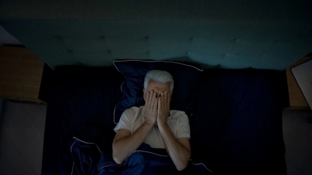 انقطاع النفس أثناء النوم وقلة النوم العميق يرتبطان بتلف الدماغ