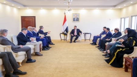 رئيس الحكومة يحذر من التغاضي الدولي على الاجراءات الاقتصادية الاحادية من جانب الحوثيين