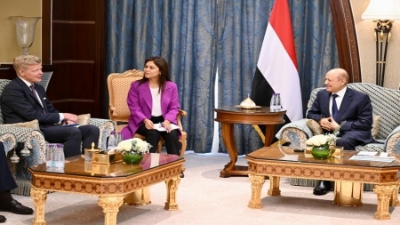 الرئيس العليمي يتهم الحوثيين بالسعى لانشاء جهاز بنكي خاص بالاستيلاء على فوائد الودائع المصرفية