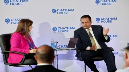 رئيس الحكومة اليمنية يدعو للموازنة بين العمل الاغاثي والتدخلات التنموية كاحدى ادوات تحقيق السلام