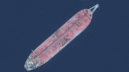 جماعة الحوثيين توافق على بدء نقل النفط من "صافر" إلى السفينة البديلة