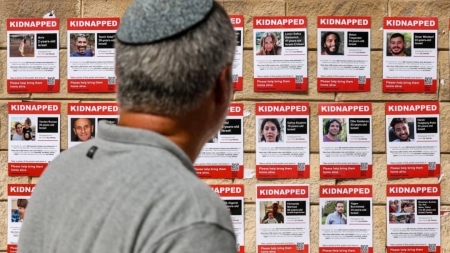 ما هي جنسياتهم وأين يتواجدون؟.. تفاصيل حول الرهائن الذين تحتجزهم حماس