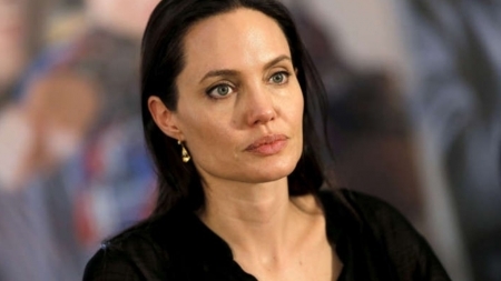 النجمة العالمية أنجلينا جولي تتهم زعماء العالم بالتواطؤ في الجرائم ضد المدنيين في غزة