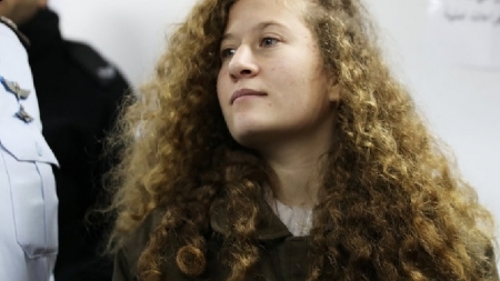 الجيش الإسرائيلي يعتقل الناشطة الفلسطينية عهد التميمي مجدداً بتهمة "التحريض على الإرهاب"