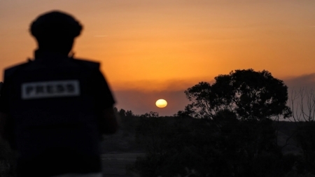 مئات الصحفيين يوقعون رسالة احتجاج على تغطية الأحداث في إسرائيل