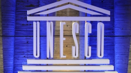 تلاميذ لبنانيون ينالون على وقع طبول الحرب جائزة من اليونسكو عن أغنية تمجّد السلام