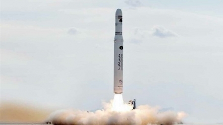 فرنسا وألمانيا وبريطانيا تندد بإطلاق إيران قمر ثريا الصناعي