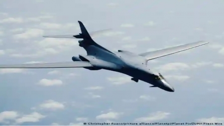 القوات الأمريكية تستهدف زورقين حوثيين في البحر الأحمر