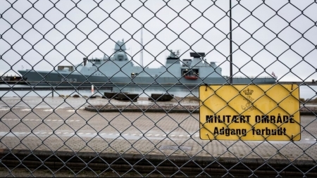 فرقاطة دنماركية تتعرض لعطل في نظام أسلحتها أثناء القتال في البحر الأحمر