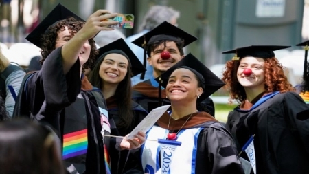 خريجون بجامعة ييل الأمريكية ينسحبون من حفل للتخرج دعما للفلسطينيين