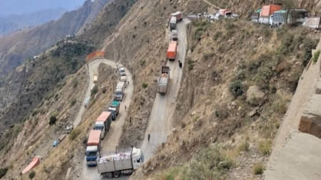 مقتل 5 وإصابة 10 بتفجير قنبلة في حافلة ركاب بتعز