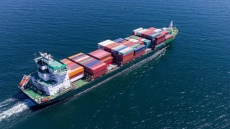 سفن الحاويات الصينية تتخذ مسارًا مختصرًا في القطب الشمالي لتجنب البحر الأحمر