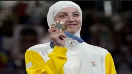 من هي سارة شعاري أول محجبة في تاريخ أوروبا تفوز بميدالية أولمبية؟