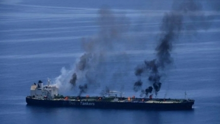 الحوثيون يواصلون استهداف ناقلات النفط في البحر الأحمر