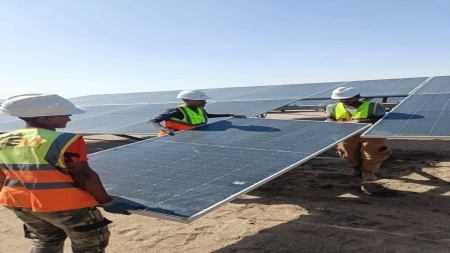 أمنية عدن تتوعد بملاحقة مطلقي النار بعد تضرر ألواح محطة الكهرباء الشمسية