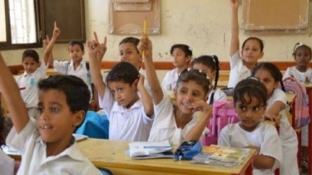 غلاء الأسعار وتأخر صرف المرتبات يعرقلان عودة الطلاب إلى المدارس في عدن