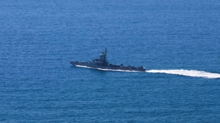 قائد بحرية إسرائيلي يروي تفاصيل الحرب من على متن سفينة حربية