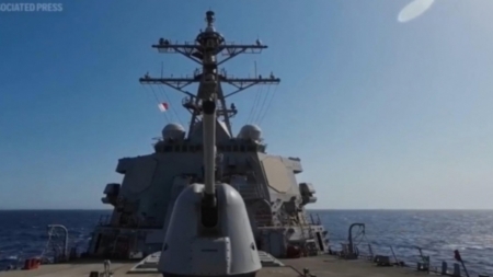 طاقم سفينة حربية امريكية يروي تفاصيل معركة 10 ساعات في البحر الأحمر