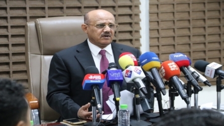 المعبقي يقول إن الدعم السعودي سيعيد بعض التوازن للقطاع المصرفي