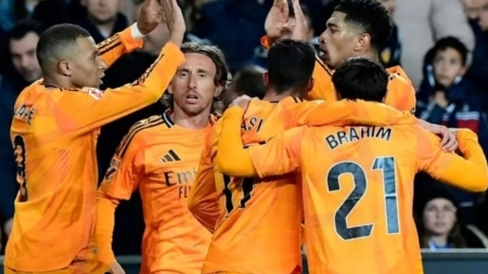 ريال مدريد يقلب الطاولة على فالنسيا ويعتلي الصدارة مؤقتا رغم النقص العددي