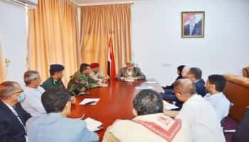 اليمن: محافظ تعز نبيل شمسان، يدعو ابناء تعز الى اقتناص فرصتهم لانهاء المعاناة، بالمشاركة الفاعلة في اسناد معركة استعادة المحافظة من قبضة الحوثيين