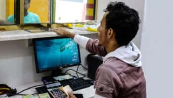 اليمن: الريال يستقر عند 1000 ريال للدولار الواحد