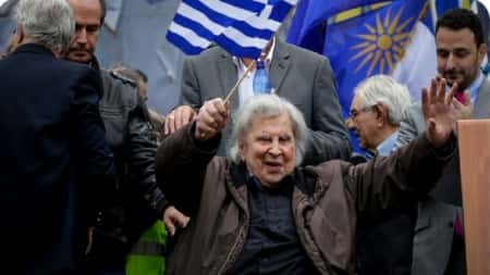 فن: وفاة مؤلف موسيقى "زوربا" اليوناني عن 96 عاماً