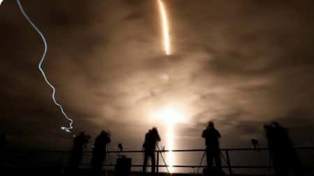 تكنولوجيا: ماسك يطلق 52 قمرا صناعيا "ستارلينك" وقمرا صناعيا تركيا