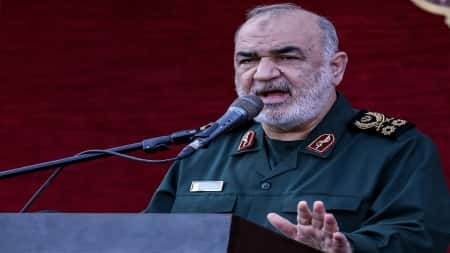 طهران: قائد الحرس الثوري الإيراني يوجه تحذيرًا للسعودية من وسط مناورة عسكرية