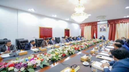 اليمن: الحكومة تجدد دعوتها لتصنيف الحوثيين منظمة ارهابية دولية وتحذر من سلوك ايران المزعزع للاستقرار العالمي