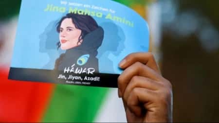 طهران: السلطات الايرانية توجه تهما إلى 1000 شخص وتعد بمحاكمتهم علنا