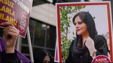 احتجاجات إيران: غموض بشأن مصير "شرطة الأخلاق"