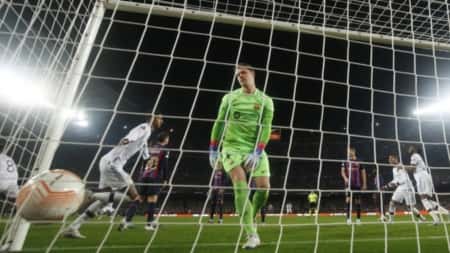 اوروبا ليغ: تعادل مثير بين برشلونة ومانشستر يونايتد في ذهاب الملحق المؤهل لثمن النهائي