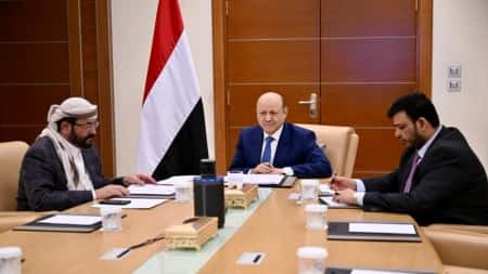 الرياض: المجلس الرئاسي يحذر من خطورة التصعيد الحوثي وتداعياته المدمرة على السلم والأمن الدوليين