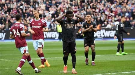 رياضة: آرسنال يفرط في الانتصار أمام وست هام ويقدم هدية للسيتي