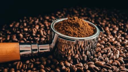 صحة: باحثون يقتربون خطوة واحدة من إنتاج حبوب قهوة منزوعة الكافيين
