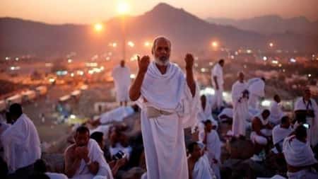 مكة: الحجيج يؤدون ركن الحج الأعظم وخطيب عرفة يدعو المسلمين إلى وحدة الصف